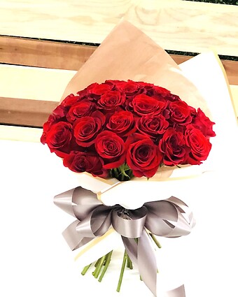 25 red roses wrap bouquet