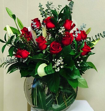 Red roses and Lily
