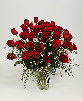 Elegante 3 doz red roses