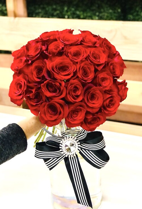 Luxury Two Doz Red roses floral bouquet